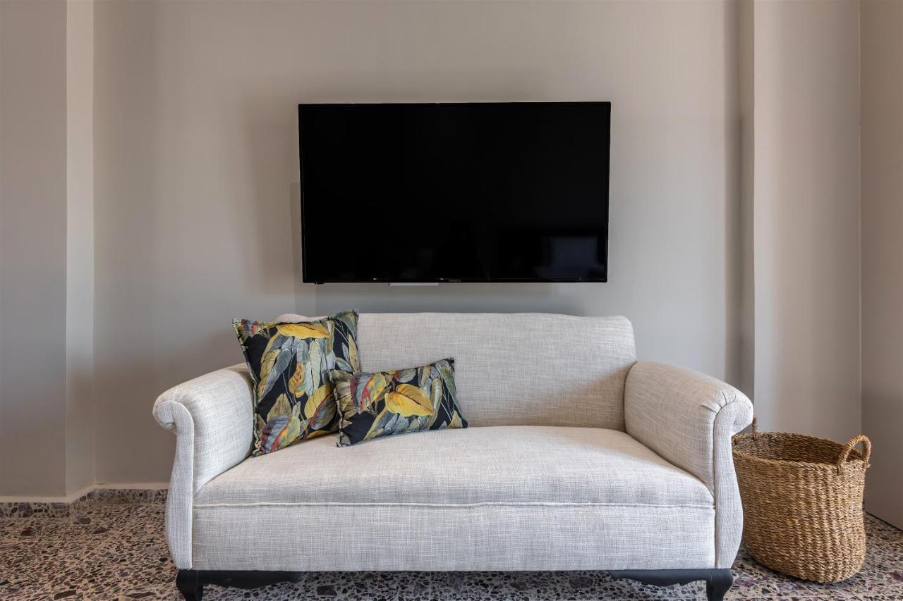 Andrews Luxury Suites Near The Airport Ираклион Экстерьер фото