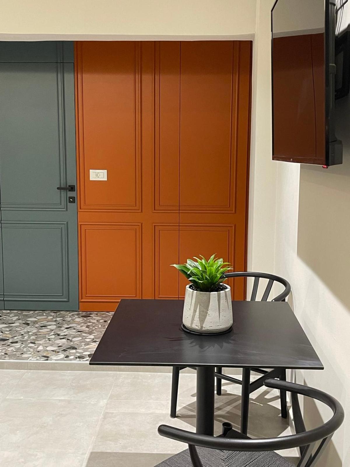 Andrews Luxury Suites Near The Airport Ираклион Экстерьер фото