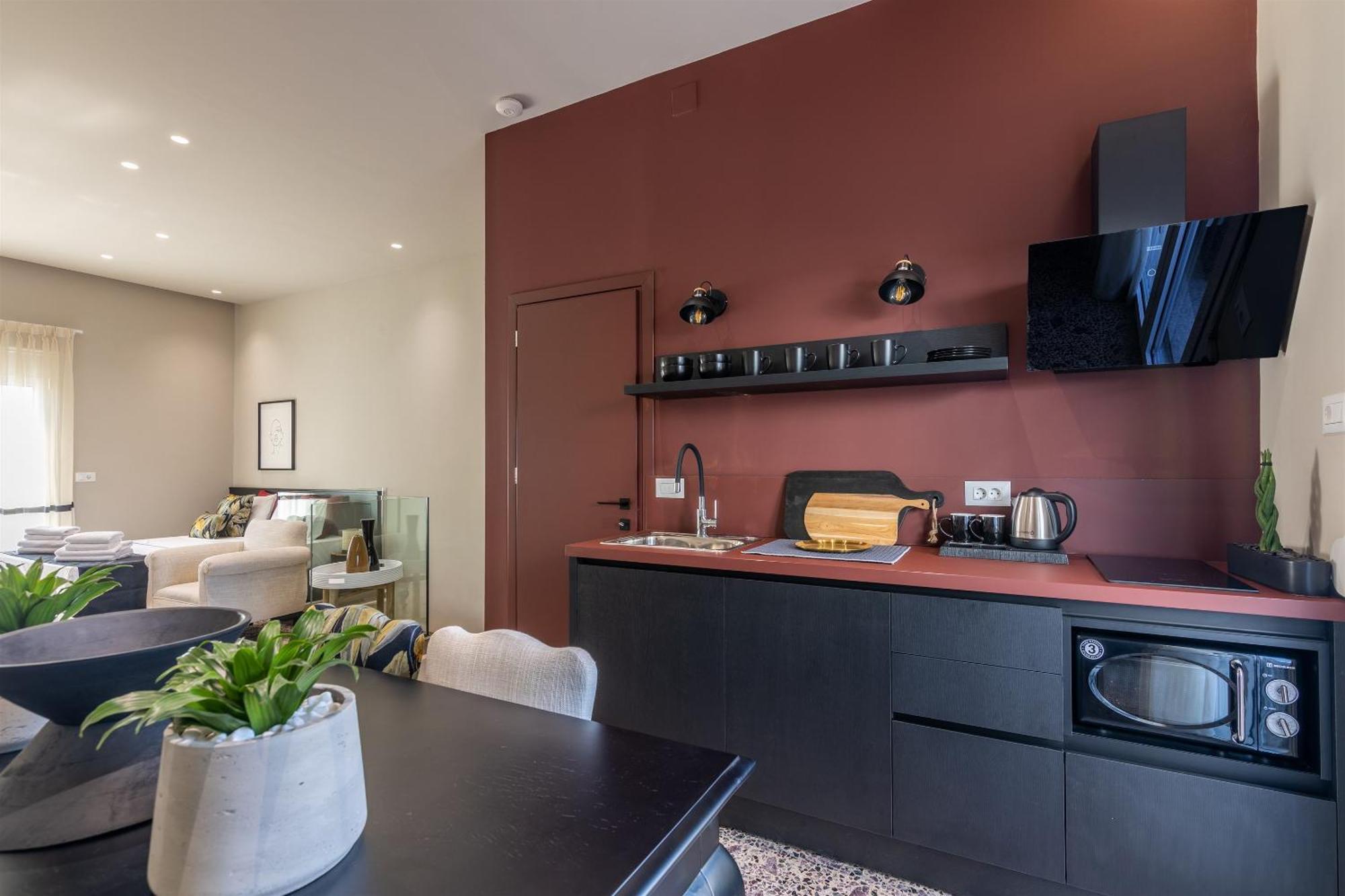 Andrews Luxury Suites Near The Airport Ираклион Экстерьер фото