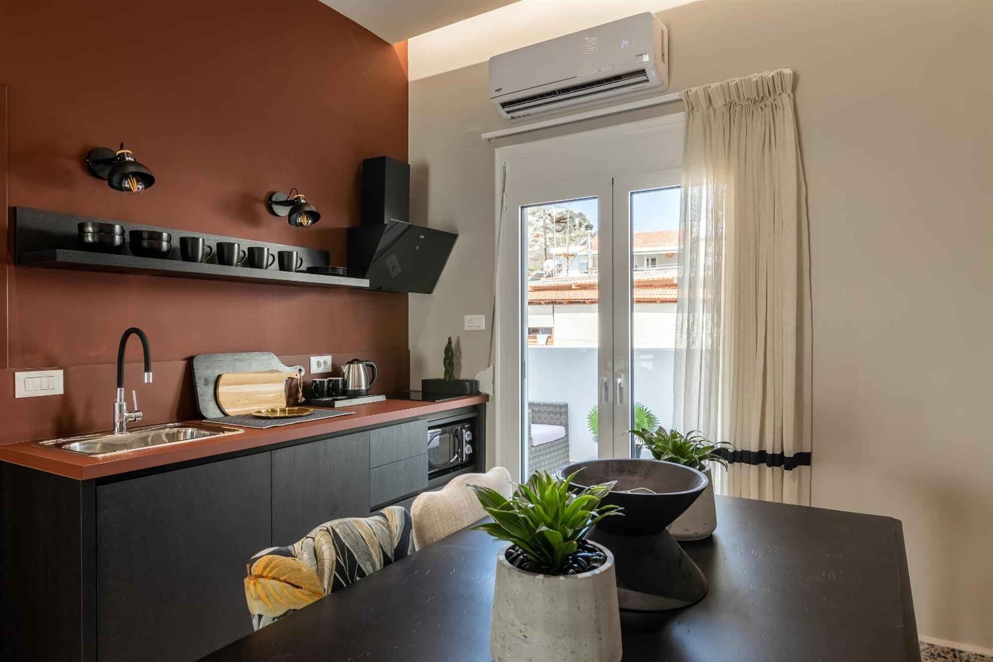 Andrews Luxury Suites Near The Airport Ираклион Экстерьер фото