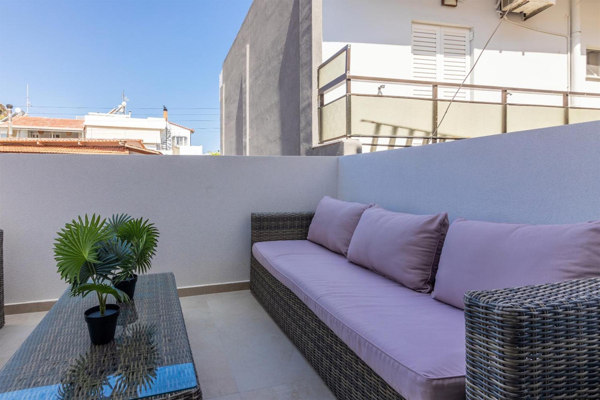 Andrews Luxury Suites Near The Airport Ираклион Экстерьер фото