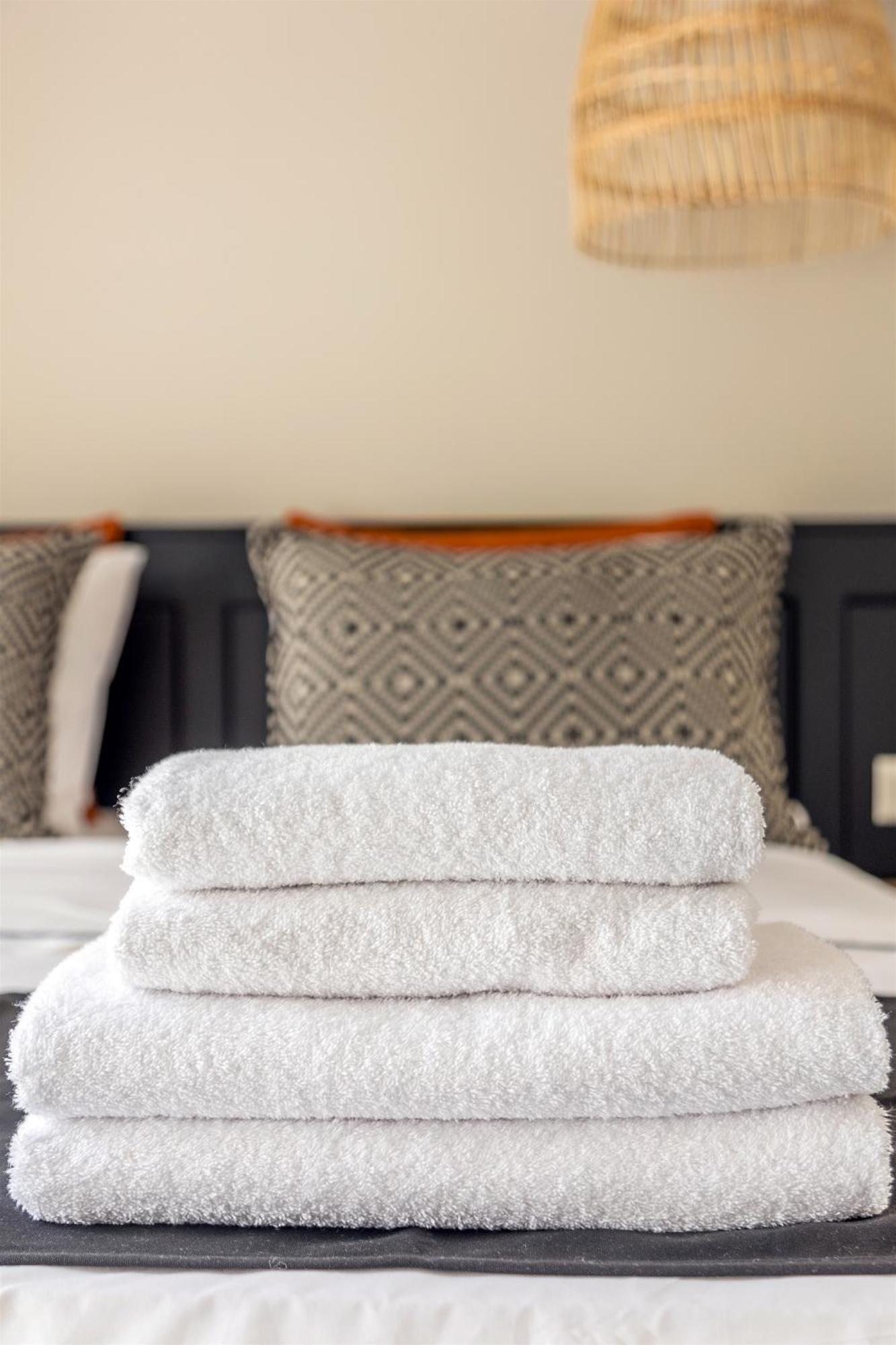 Andrews Luxury Suites Near The Airport Ираклион Экстерьер фото