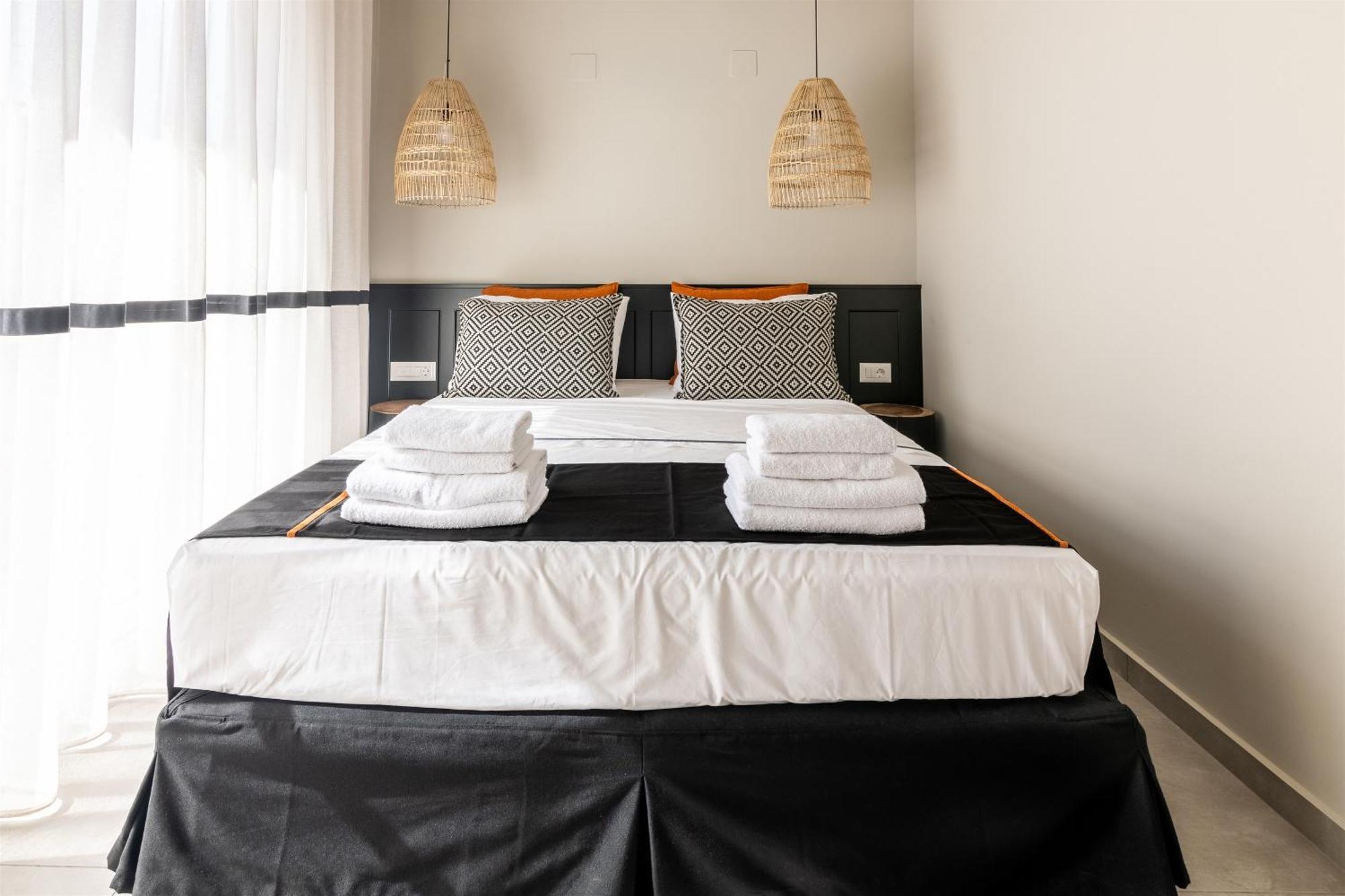 Andrews Luxury Suites Near The Airport Ираклион Экстерьер фото