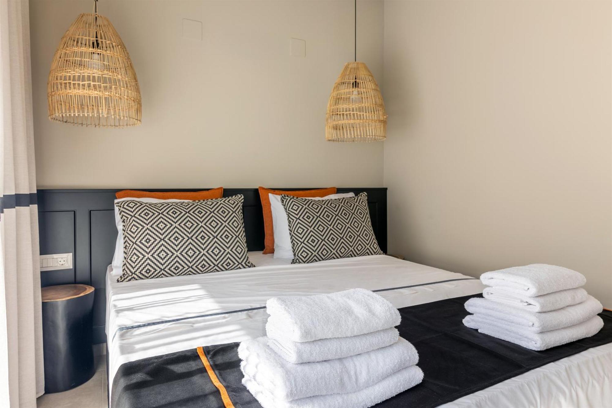 Andrews Luxury Suites Near The Airport Ираклион Экстерьер фото