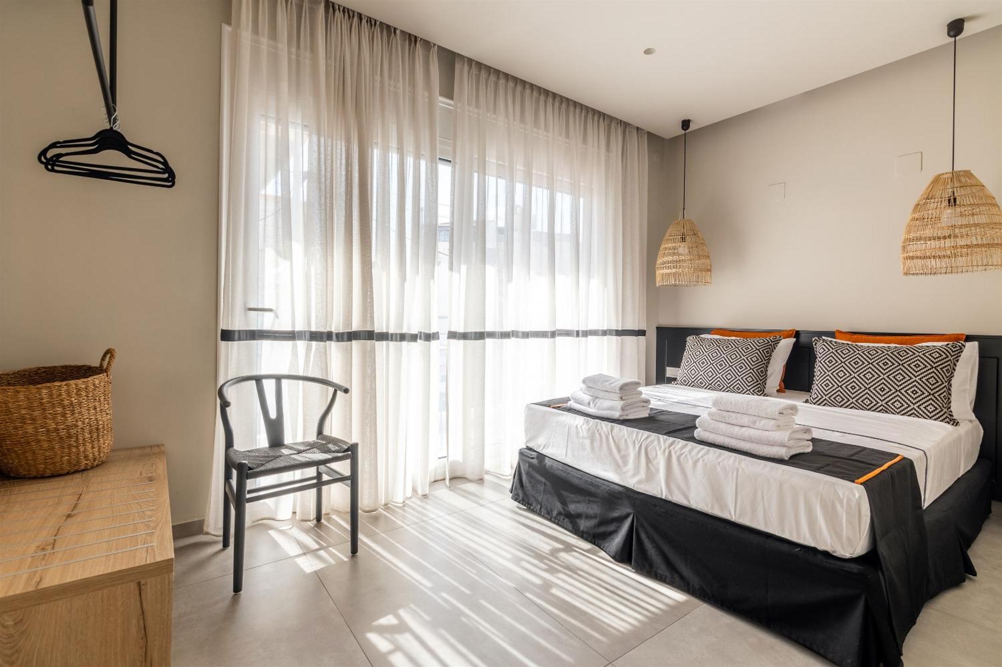 Andrews Luxury Suites Near The Airport Ираклион Экстерьер фото